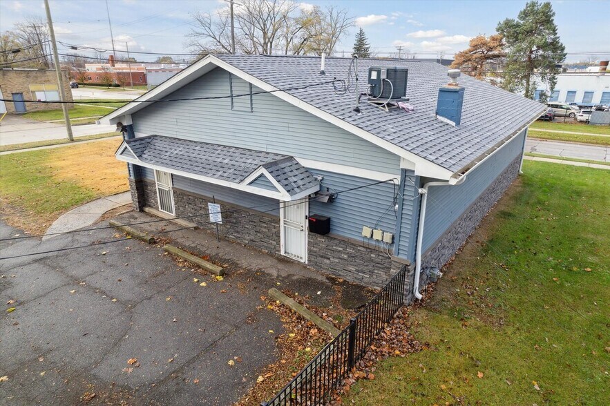 More Photos Of 22610 Rosewood St, Oak Park Office Residential For Sale