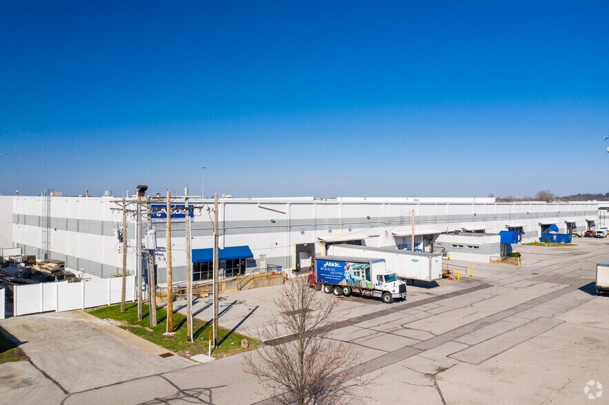 More Photos Of 2012 Corporate 44 Dr, Fenton Unknown For Lease