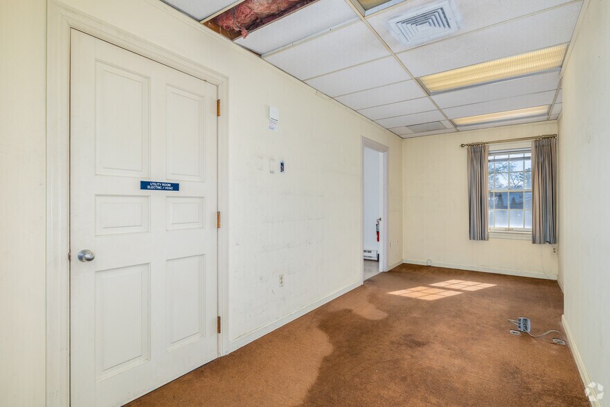 More Photos Of 434 Main St, Chatham Bank For Lease