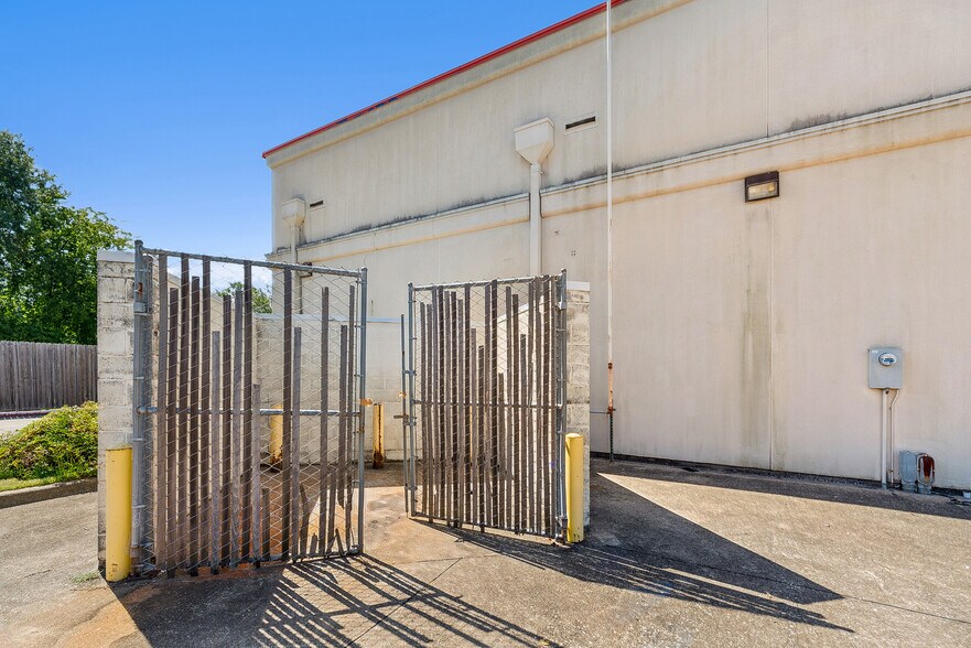 More Photos Of 119 W Marshall Ave, Longview Freestanding For Sale