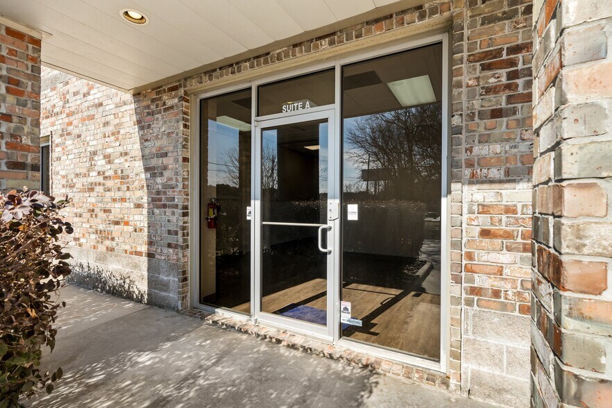 More Photos Of 3607 N Loop 336, Conroe Light Manufacturing For Lease