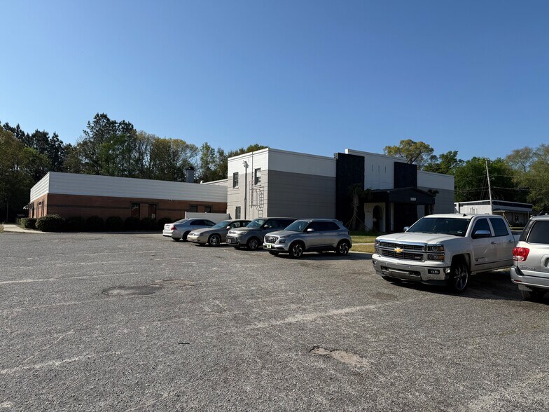 More Photos Of 1089 Augusta Rd, Warrenville Office For Sale