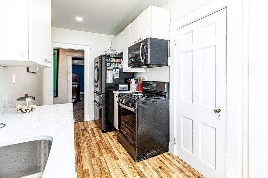 More Photos Of 404 Allegheny Ave, Towson Office For Sale