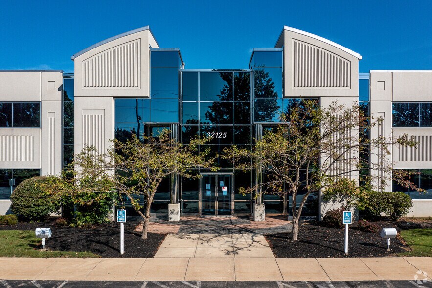 More Photos Of 32125 Solon Rd, Solon Office For Lease