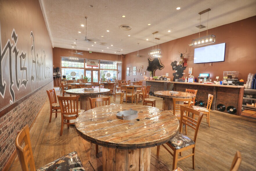 More Photos Of 1230 State St, Santa Barbara General Retail For Lease