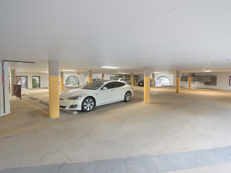 More Photos Of 950 N Washington St, Alexandria Coworking Space