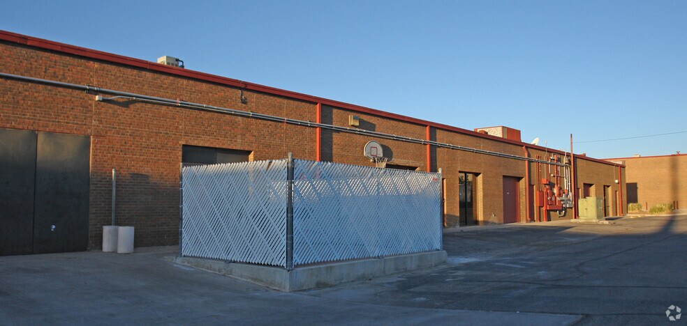 More Photos Of 10737 W Gateway Blvd, El Paso Unknown For Lease