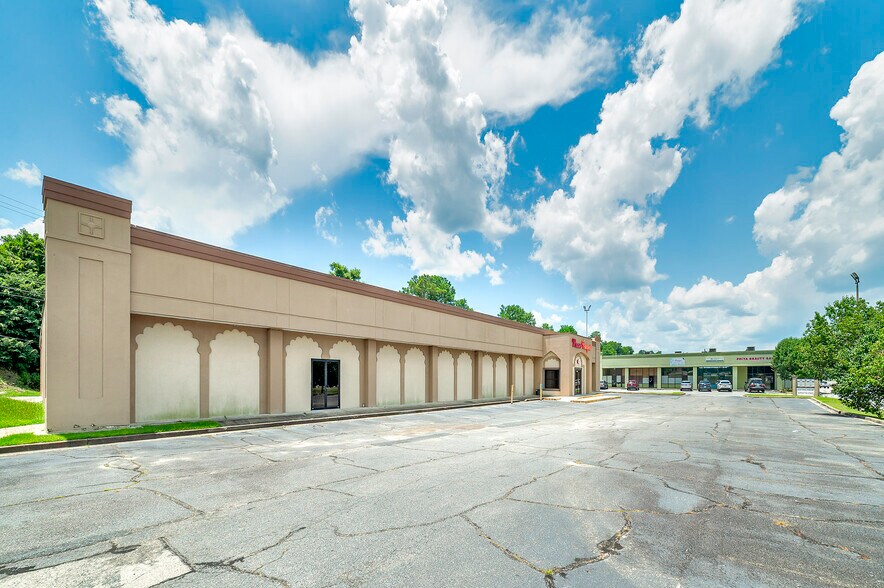 More Photos Of 3720 Bloomfield Village Dr, Macon-Bibb Storefront For Sale
