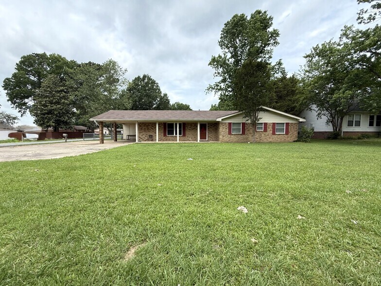 More Photos Of 608 S Pine St, Cabot Flex For Sale