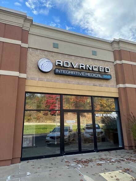 More Photos Of 9365 McKnight Rd, Pittsburgh Freestanding For Lease