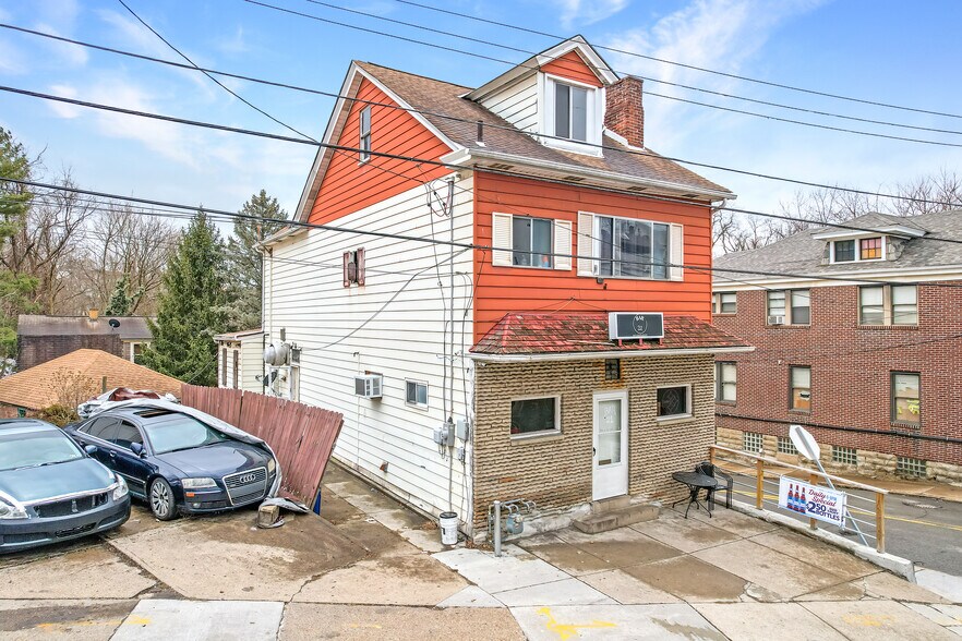 More Photos Of 2100 Spring St, Pittsburgh Bar For Sale