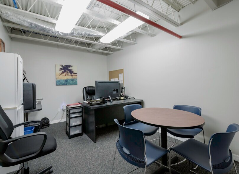 More Photos Of 4677 118th Ave N, Clearwater Manufacturing For Sale