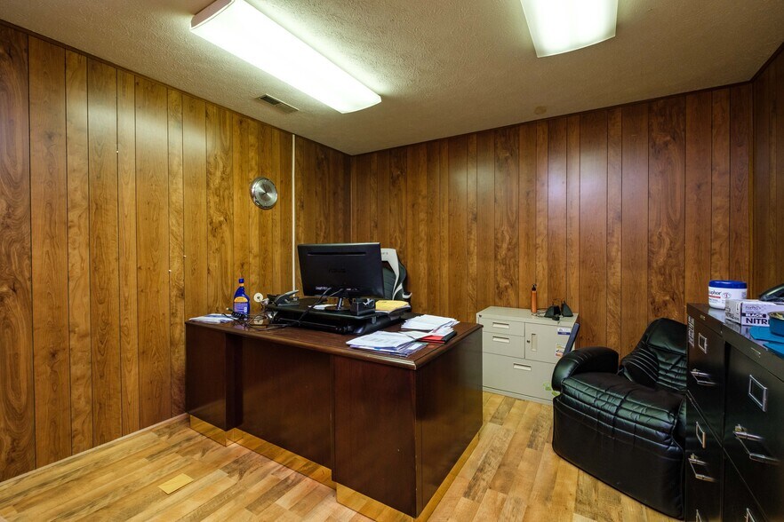 More Photos Of 36 Lucas Rd, Fishersville Warehouse For Lease