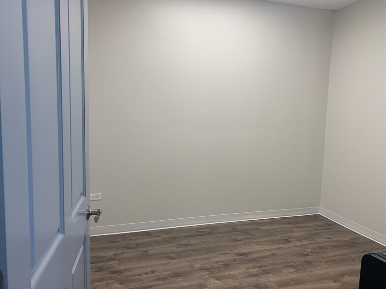 More Photos Of 51-181 S 1st St, St Charles Coworking Space