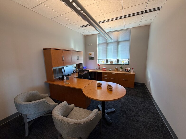 More Photos Of 6300 Sprint Pky, Overland Park Office For Lease