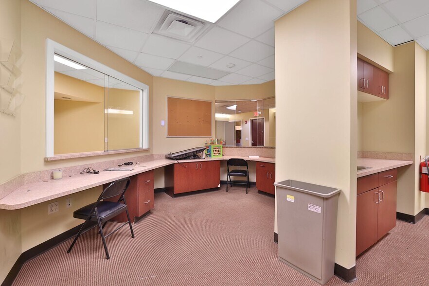 More Photos Of 249-285 Lafayette Ave, Suffern Hospital For Lease