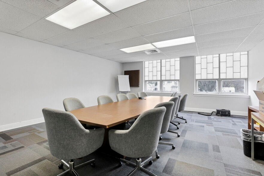 More Photos Of 300 E Auburn Ave, Springfield Office For Sale