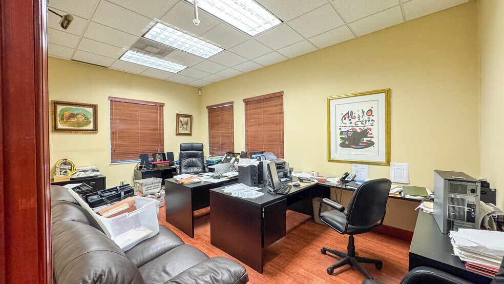 More Photos Of 401-425 NW 10th Ter, Hallandale Beach Flex For Sale