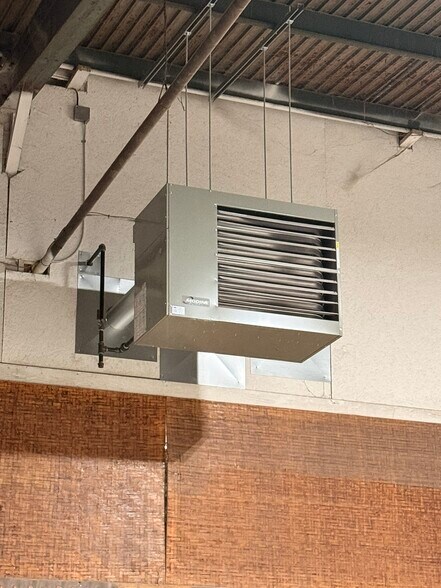 More Photos Of 451 Gordon St, Roseville Warehouse For Lease