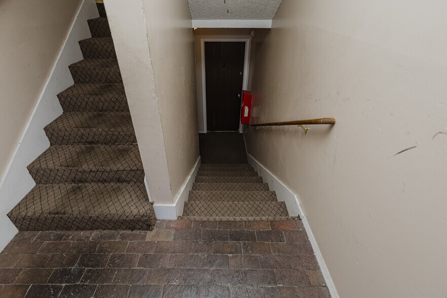 More Photos Of 401 E Avenue A, Hutchinson Apartments For Sale