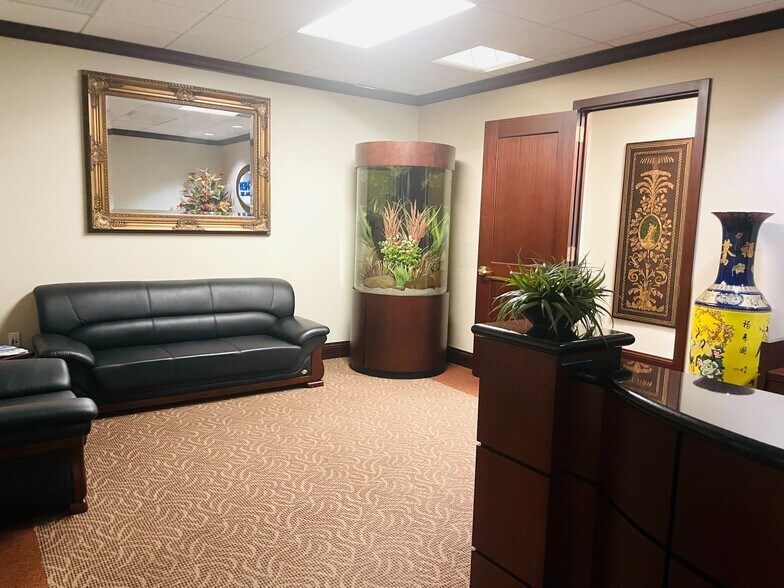 More Photos Of 9999 Bellaire Blvd, Houston Medical For Lease