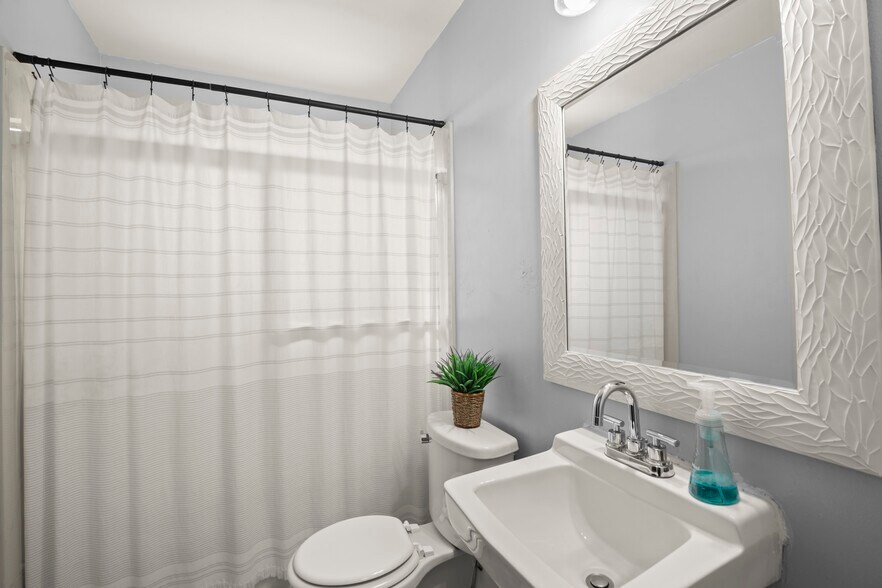 More Photos Of 21501-21599 Westpark St, Hayward Apartments For Sale