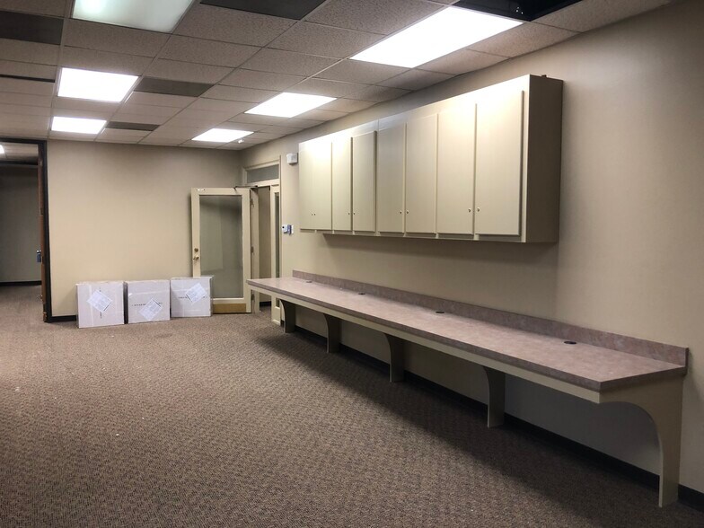 More Photos Of 3029 S Sherwood Forest Blvd, Baton Rouge Loft Creative Space For Lease