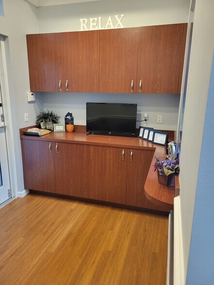 More Photos Of 9030 58th Dr E, Bradenton Medical For Lease