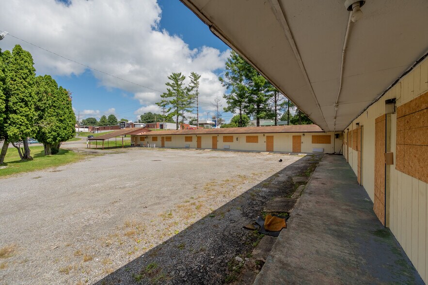 More Photos Of 549 E Stuart Dr, Galax Hotel For Sale