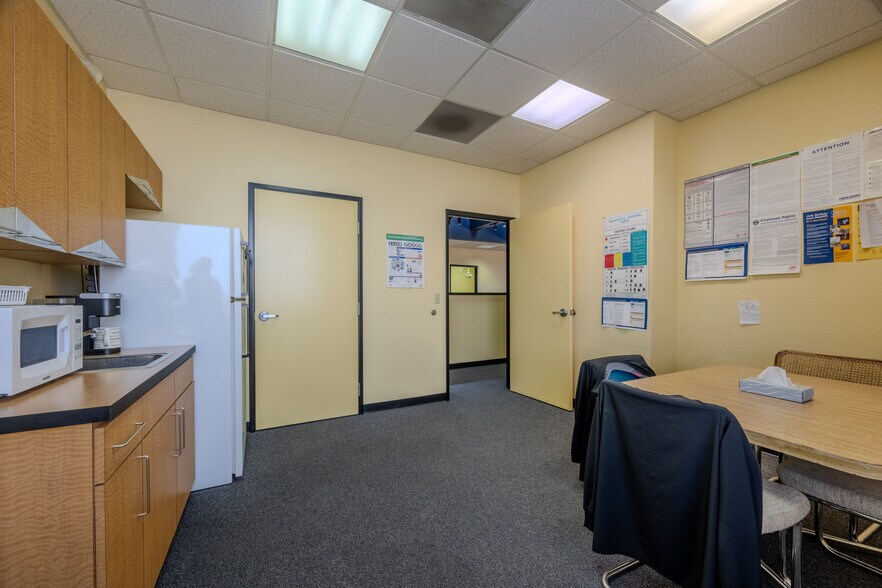 More Photos Of 1570 S Rainbow Blvd, Las Vegas Office For Lease