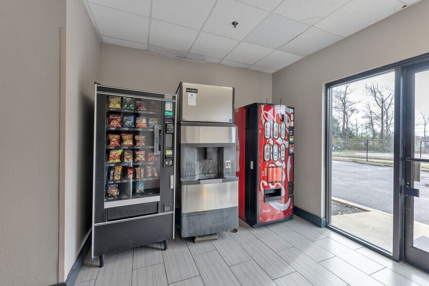 More Photos Of 2270 N Germantown Pky, Cordova Hotel For Sale