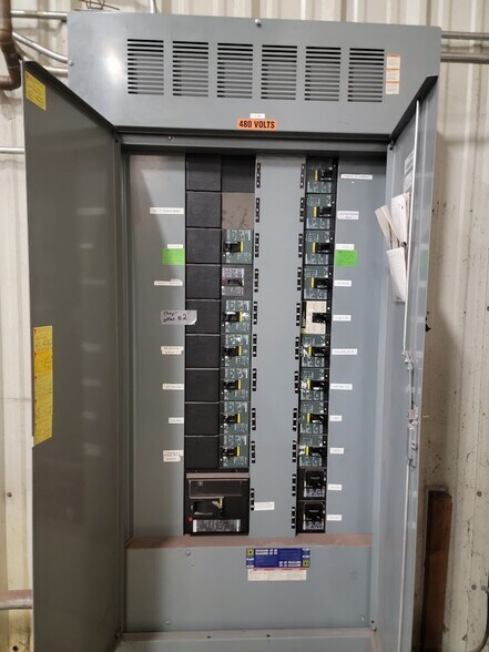 More Photos Of 3658 W 6th St, Goodview Industrial For Lease