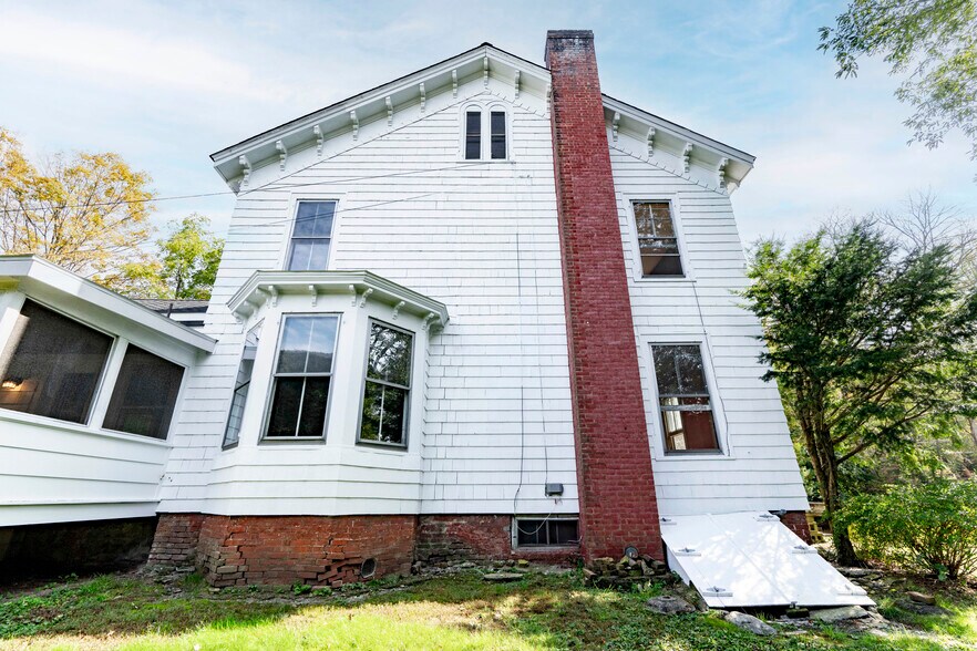 More Photos Of 2811 NY-82, Pleasant Valley Manufacturing For Sale