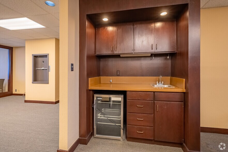 More Photos Of 6000 S Western Ave, Oklahoma City Office For Lease