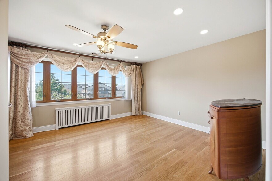 More Photos Of 9819 160th Ave, Howard Beach Apartments For Sale