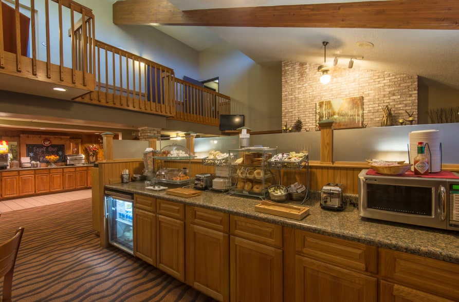 More Photos Of 700 Highway 51, Minocqua Hotel For Sale