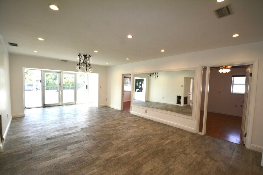 More Photos Of 16921 NE 6th Ave, North Miami Beach Office For Sale