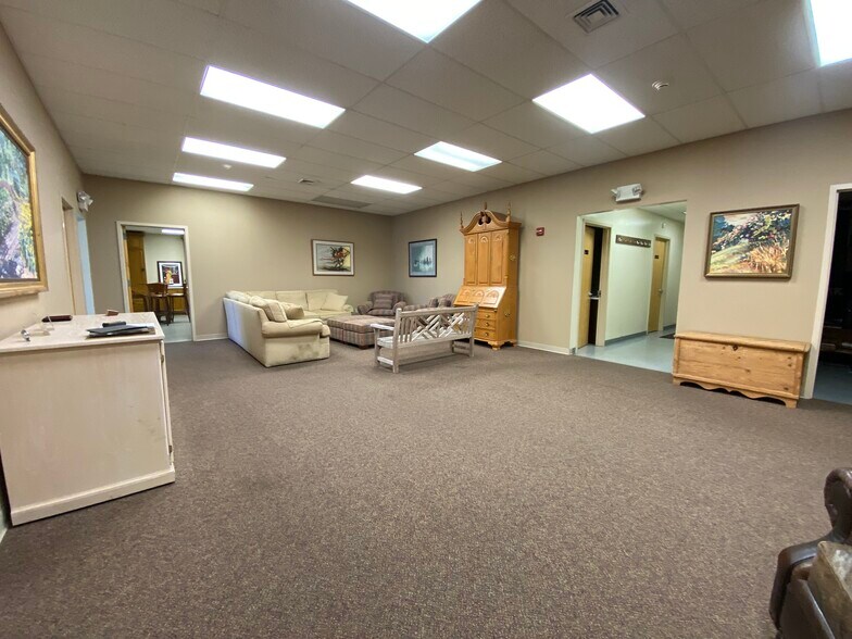 More Photos Of 522 Cottage Grove Rd, Bloomfield Manufacturing For Lease