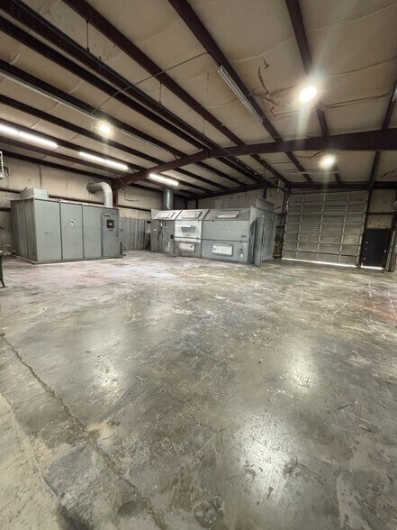 More Photos Of 413 Chatham St, Sanford Warehouse For Lease