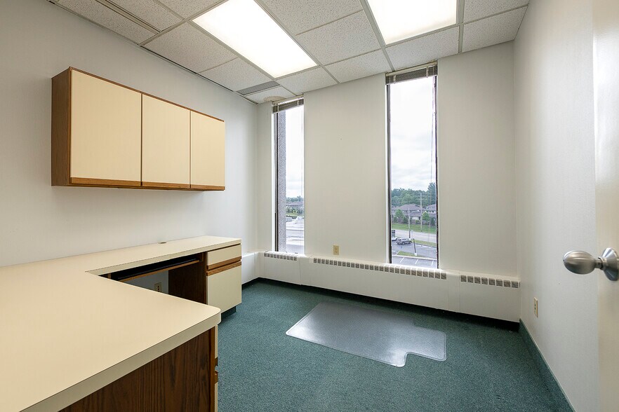 More Photos Of 29001 Cedar Rd, Lyndhurst Medical For Lease