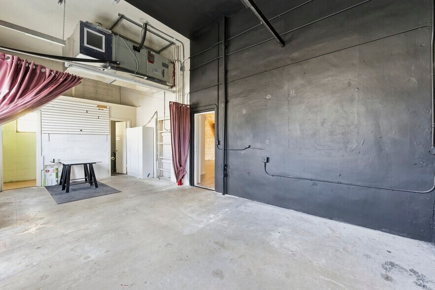 More Photos Of 5023 S Dixie Hwy, West Palm Beach Storefront For Lease