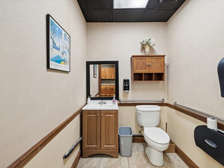 More Photos Of 2965 Roosevelt Blvd, Clearwater Office For Lease