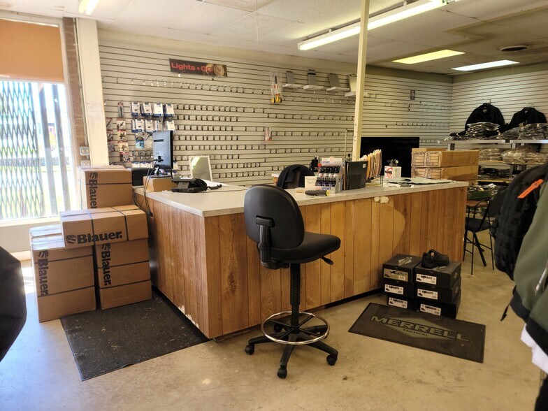 More Photos Of 6320 Scott Hamilton Dr, Little Rock Showroom For Sale