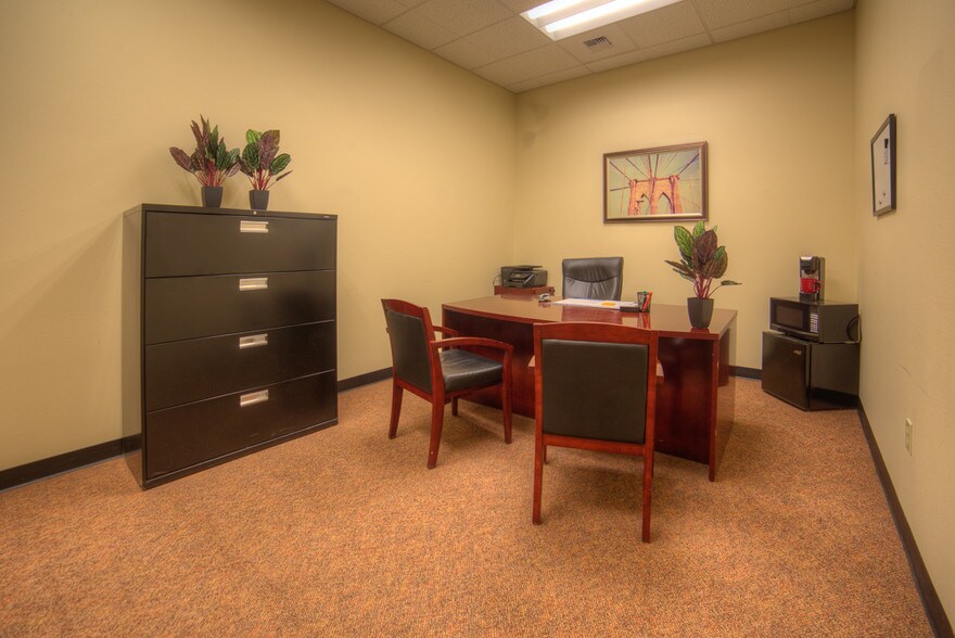 More Photos Of 410 W Bakerview Rd, Bellingham General Retail For Lease
