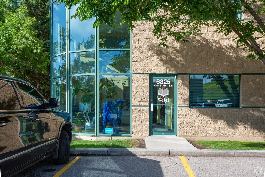 More Photos Of 6325-6335 10th St SE, Calgary Office For Lease