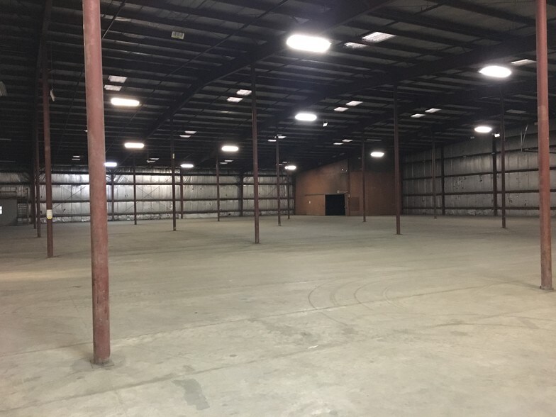 More Photos Of 810 N Front St, New Ulm Warehouse For Lease