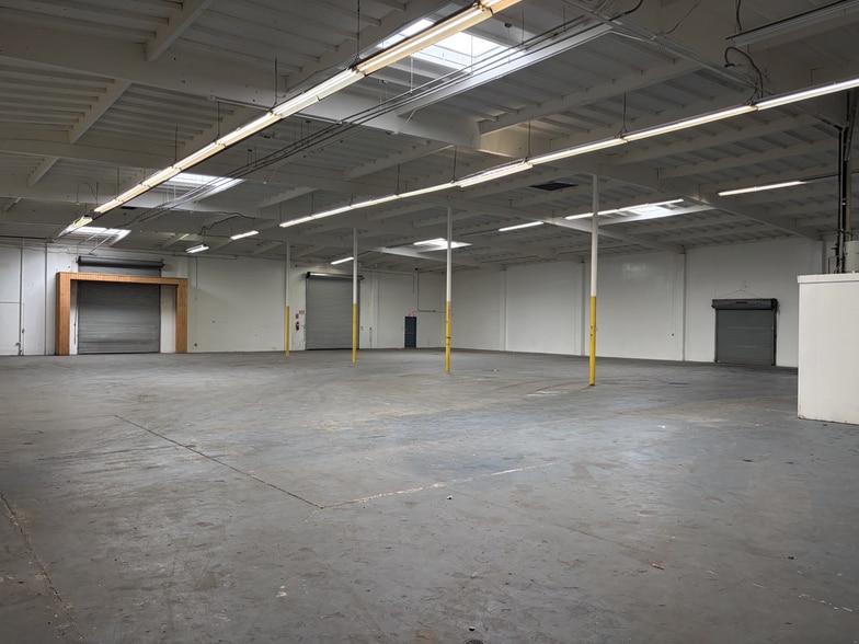 More Photos Of 1000-1020 Commercial Ave, Oxnard Warehouse For Lease