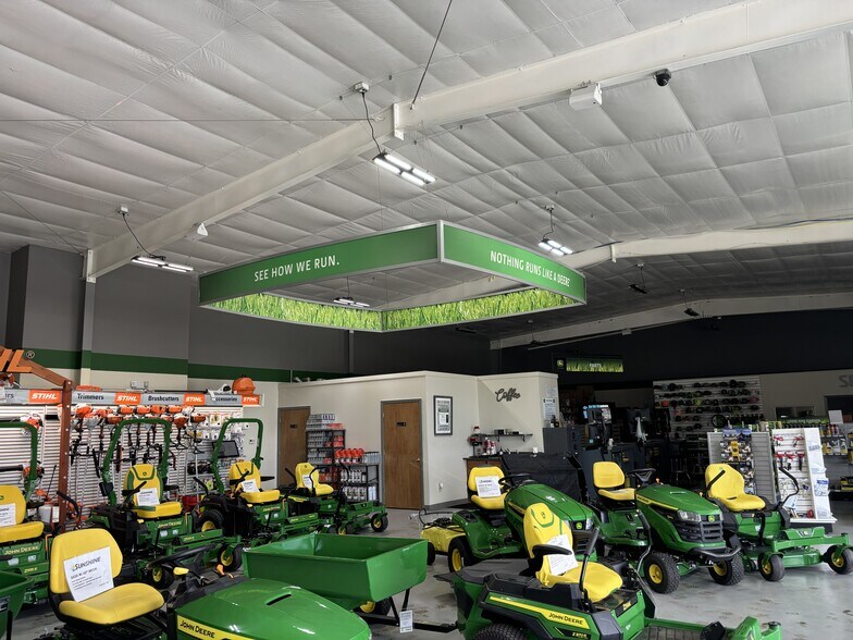 More Photos Of 12137 Airline Hwy, Baton Rouge Showroom For Lease