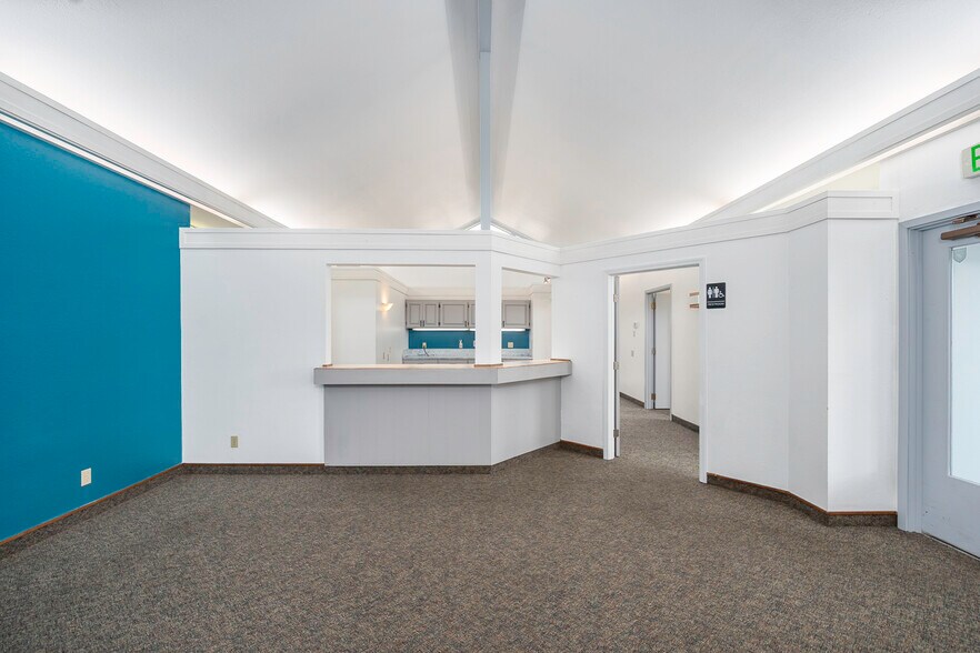 More Photos Of 1336 E Hunter Pl, Moses Lake Office For Sale