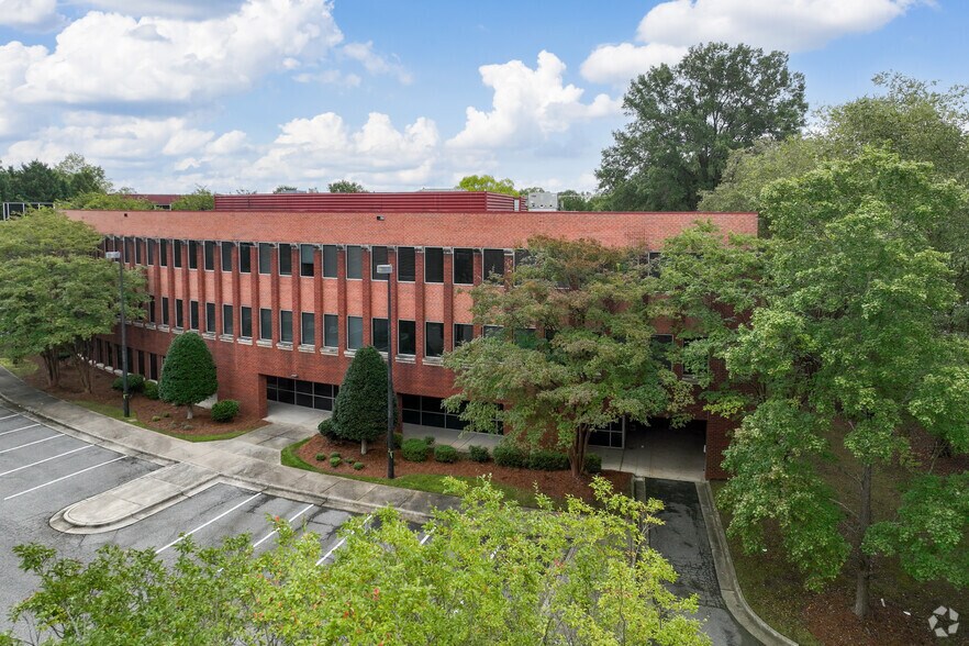 More Photos Of 1829 Eastchester Dr, High Point Unknown For Lease